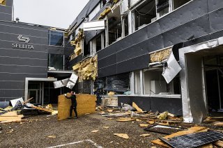 Le bâtiment du fabricant de cadrans chaux-de-fonnier Sellita a notamment souffert des matériaux reçus d'un entrepôt voisin lorsque le vent a soufflé à plus de 200 km/h pendant quelques minutes à peine.